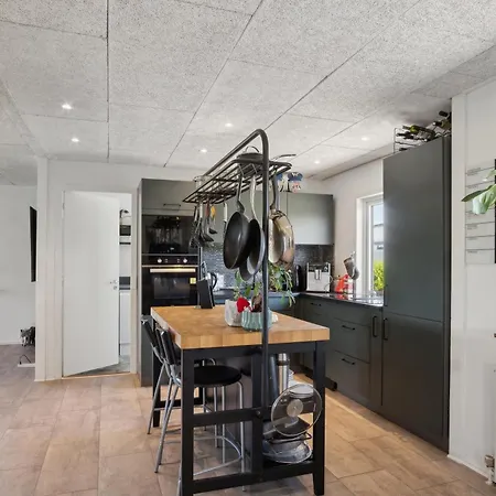 Charming Tree House Close To Legoland Casa de Férias *